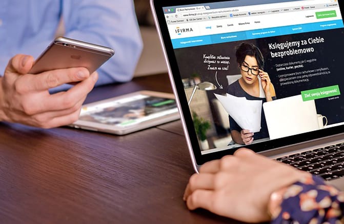 web-hosting-domain-laptop-image